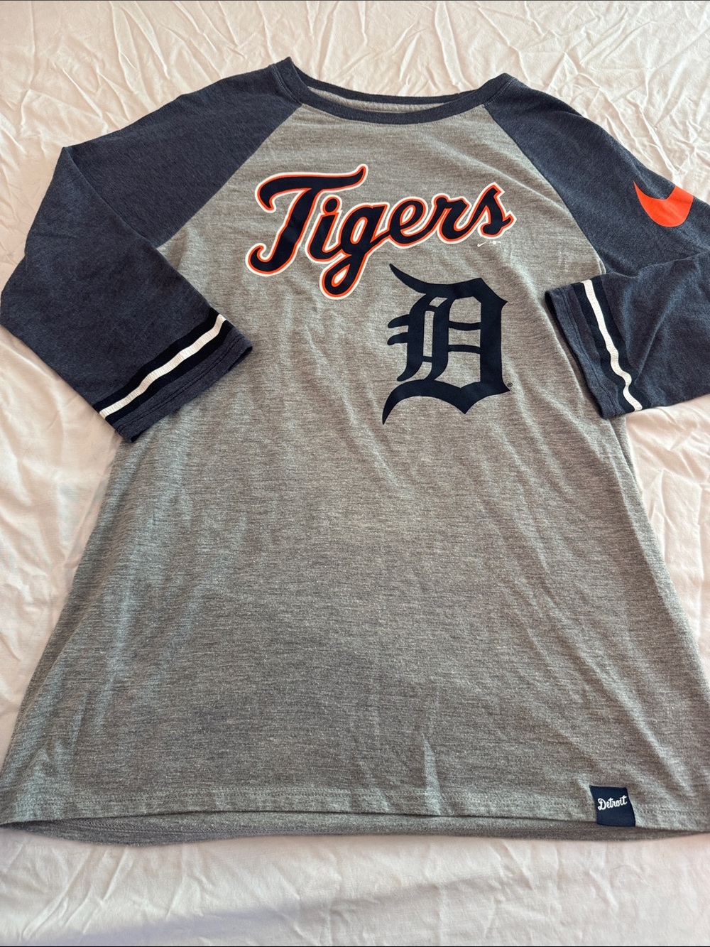 Nike Medium Detroit Tigers Gray & Navy Raglan Tee with Orange Accents